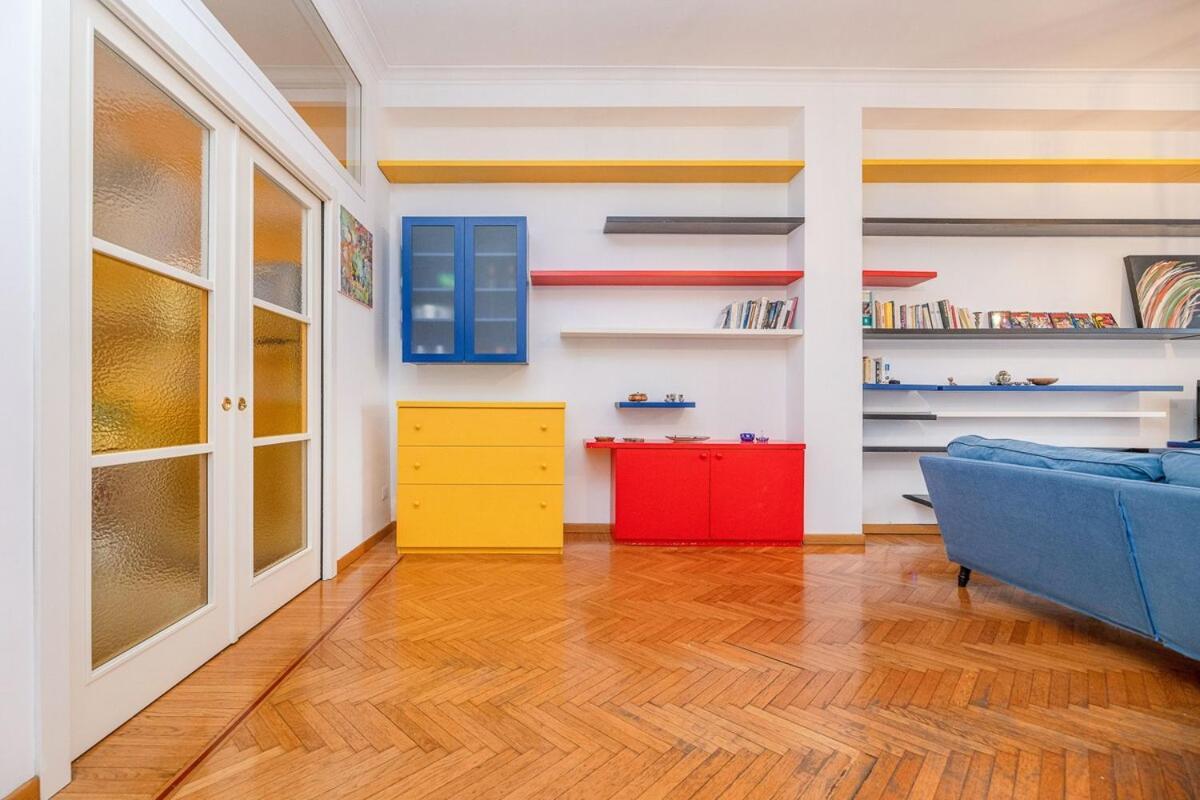 Apartment Mondrian Style House *