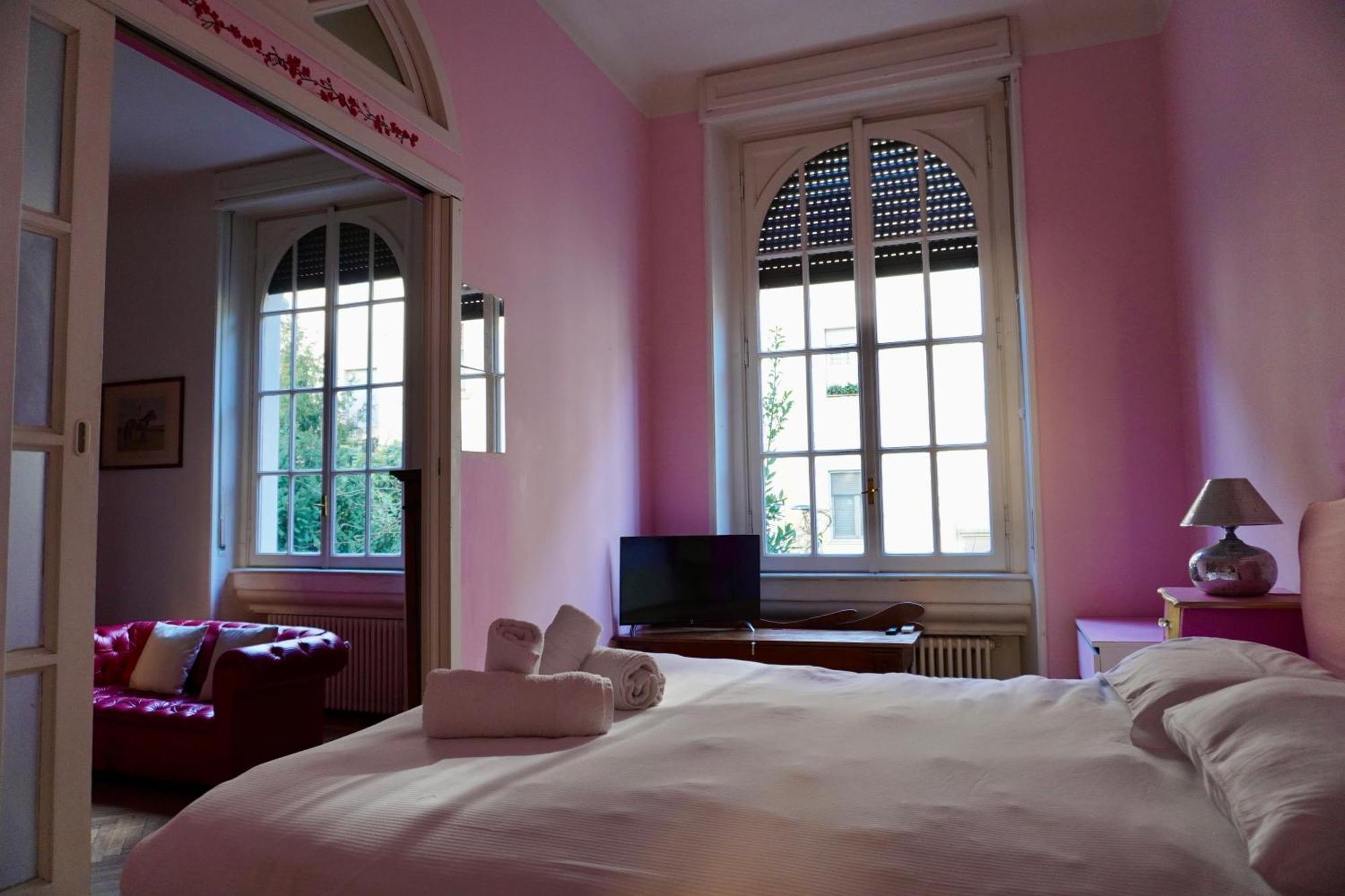 Eschilo In Rosa: Charme E Design Apartment