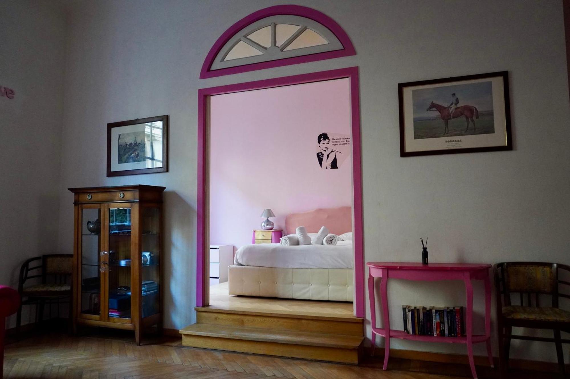 Eschilo In Rosa: Charme E Design * Milão