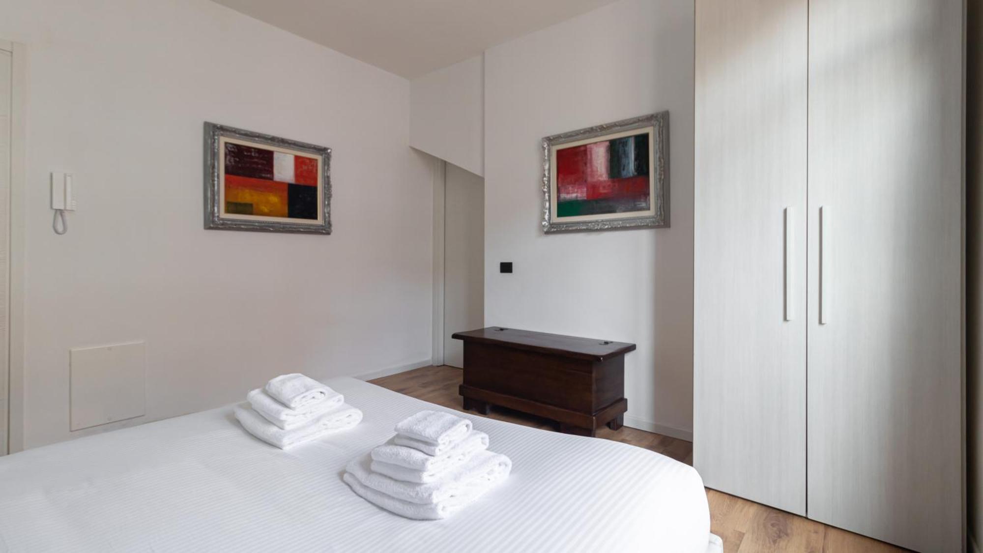 Italianway - Rosmini 11 B * Milan