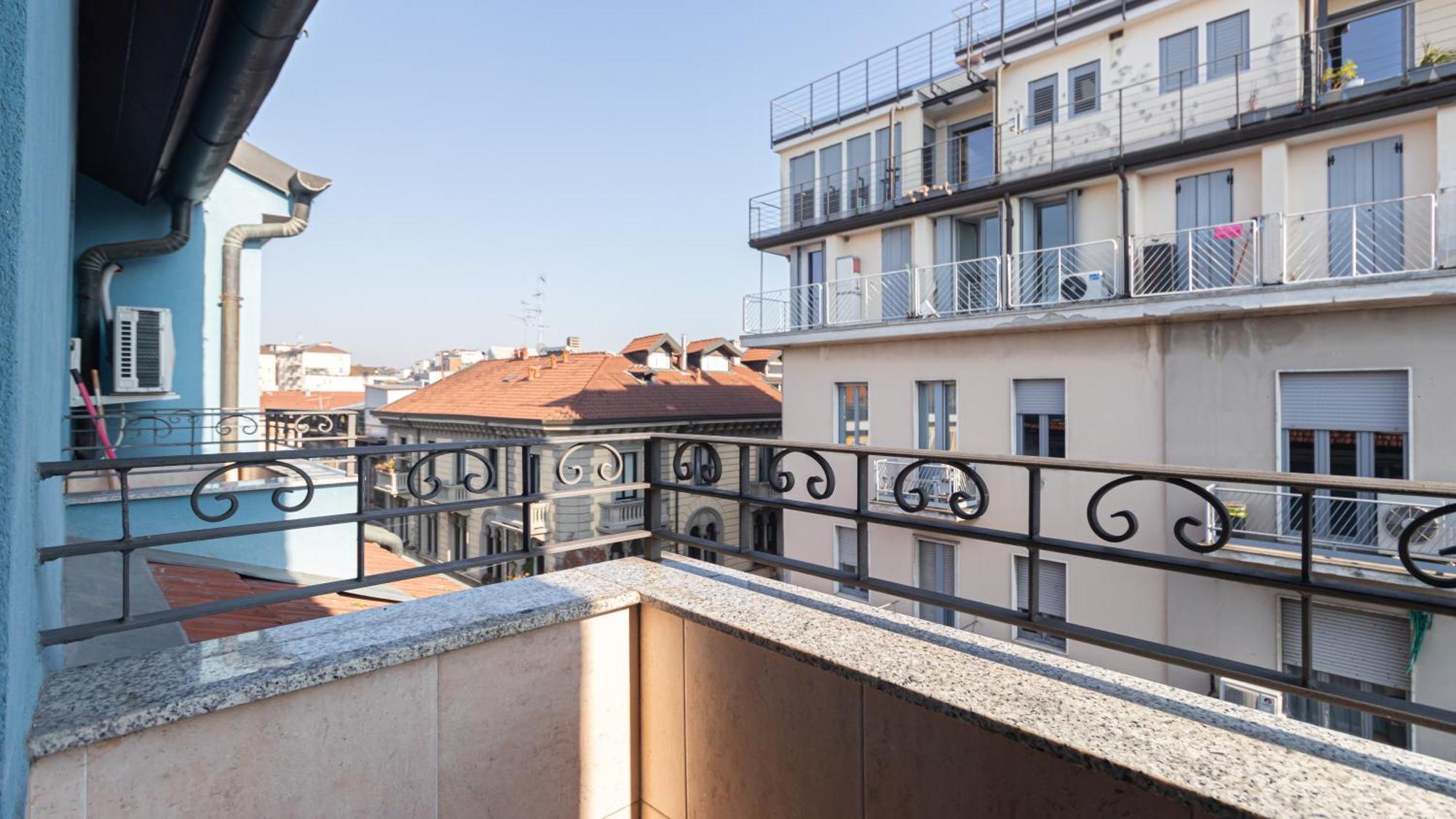 Italianway - Rosmini 11 B Milan