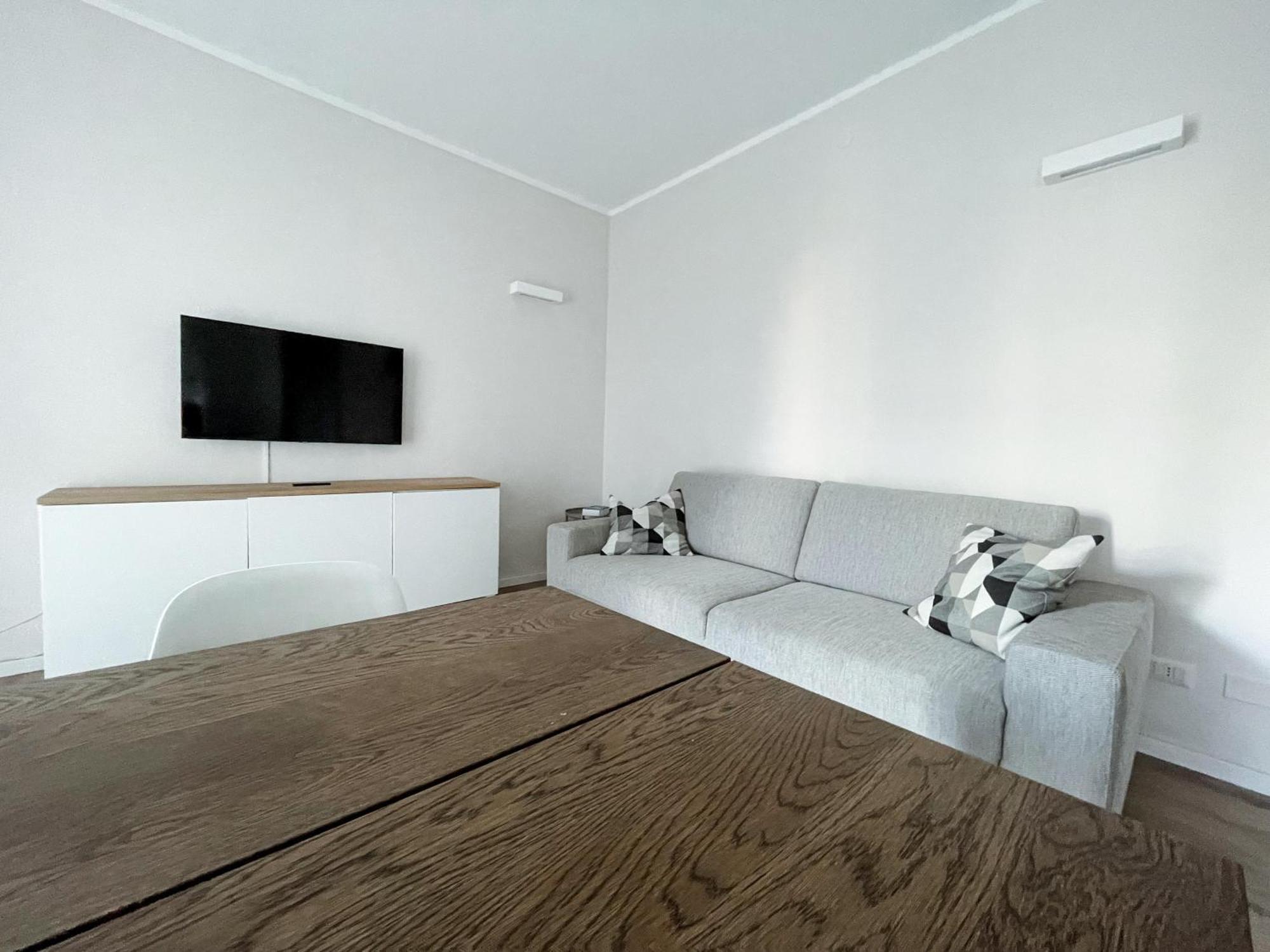 Apartment & Sky Escape - 5 Mins Center,
