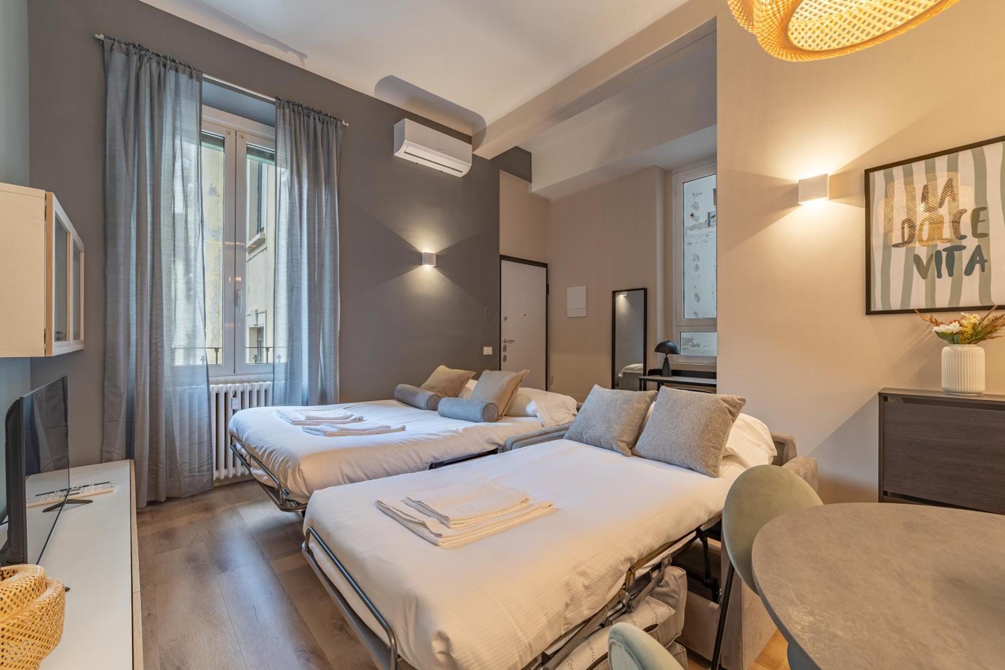 5' From Station, Elegance And Class Apartment