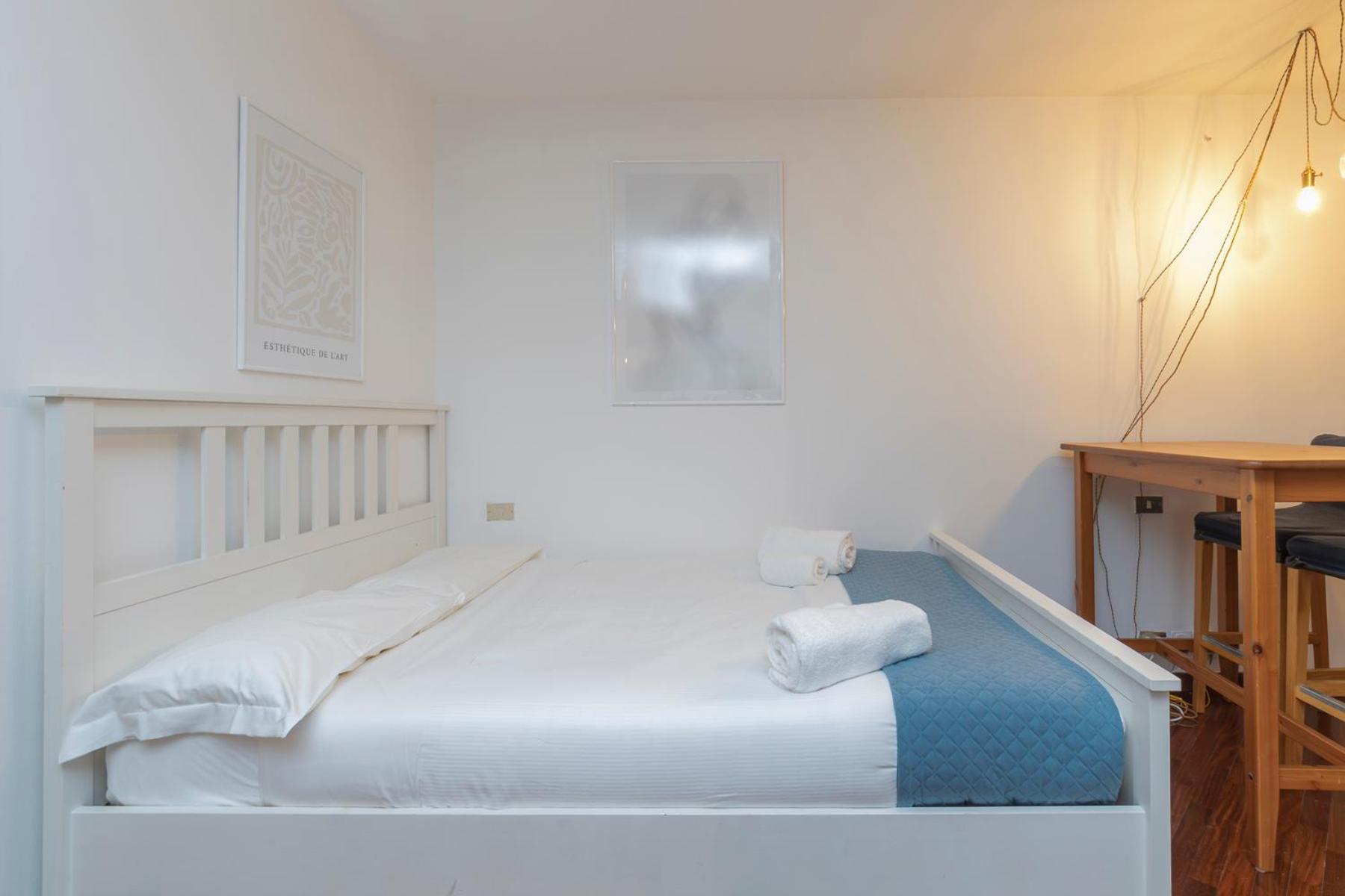 Apartment Xenia - Lovely In Corso Genova 10 Min From Duomo