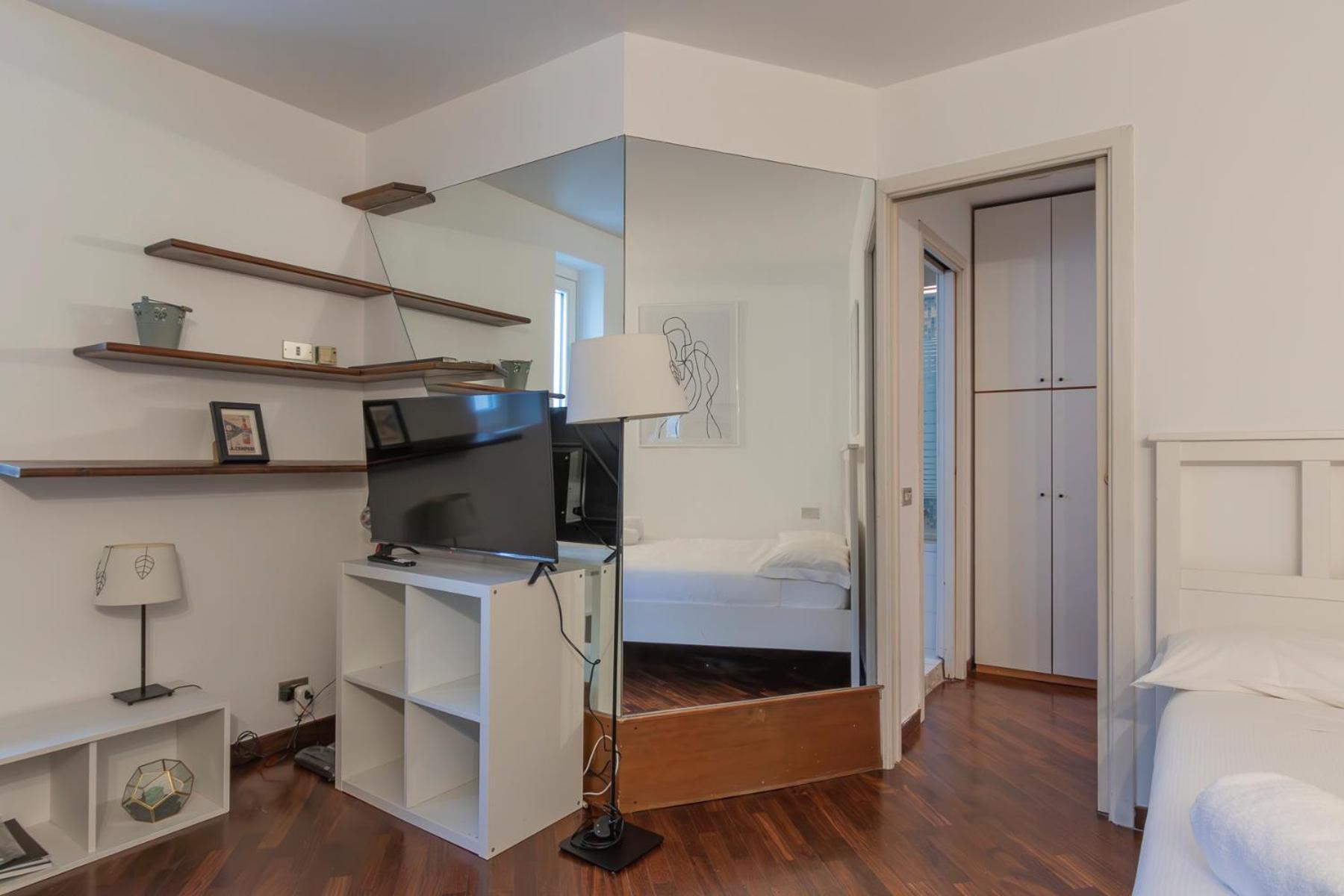 Xenia - Lovely In Corso Genova 10 Min From Duomo Apartment *