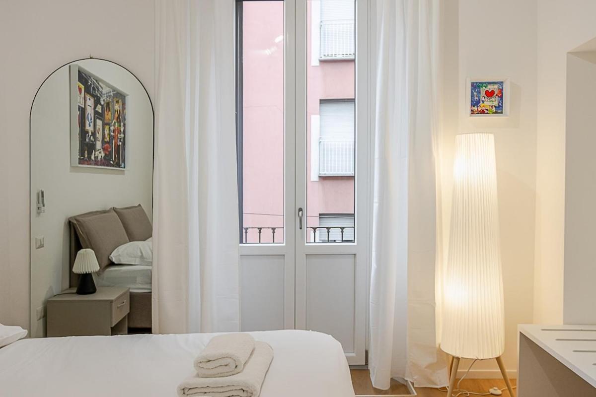 Apartment Art-filled In Centro Milan