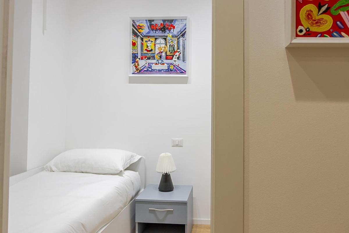 Art-filled In Centro Apartment *
