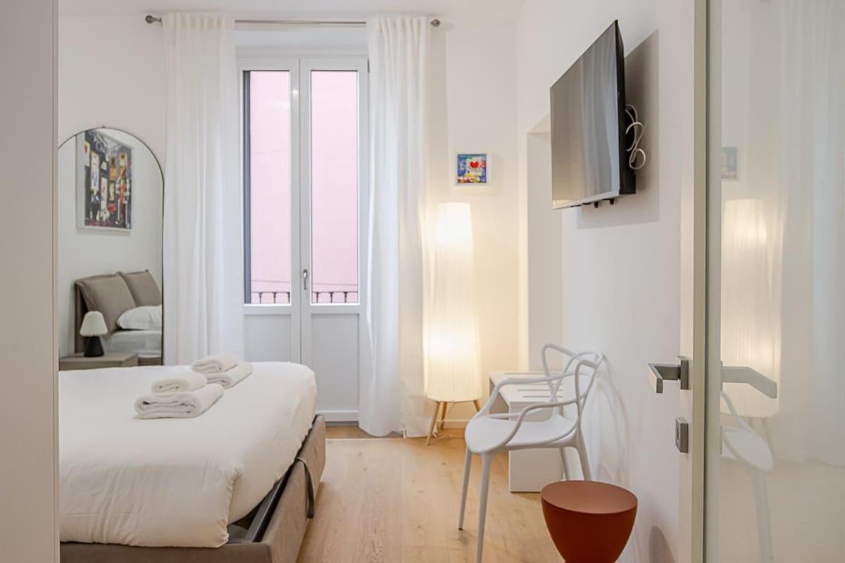 Art-filled In Centro Apartment *