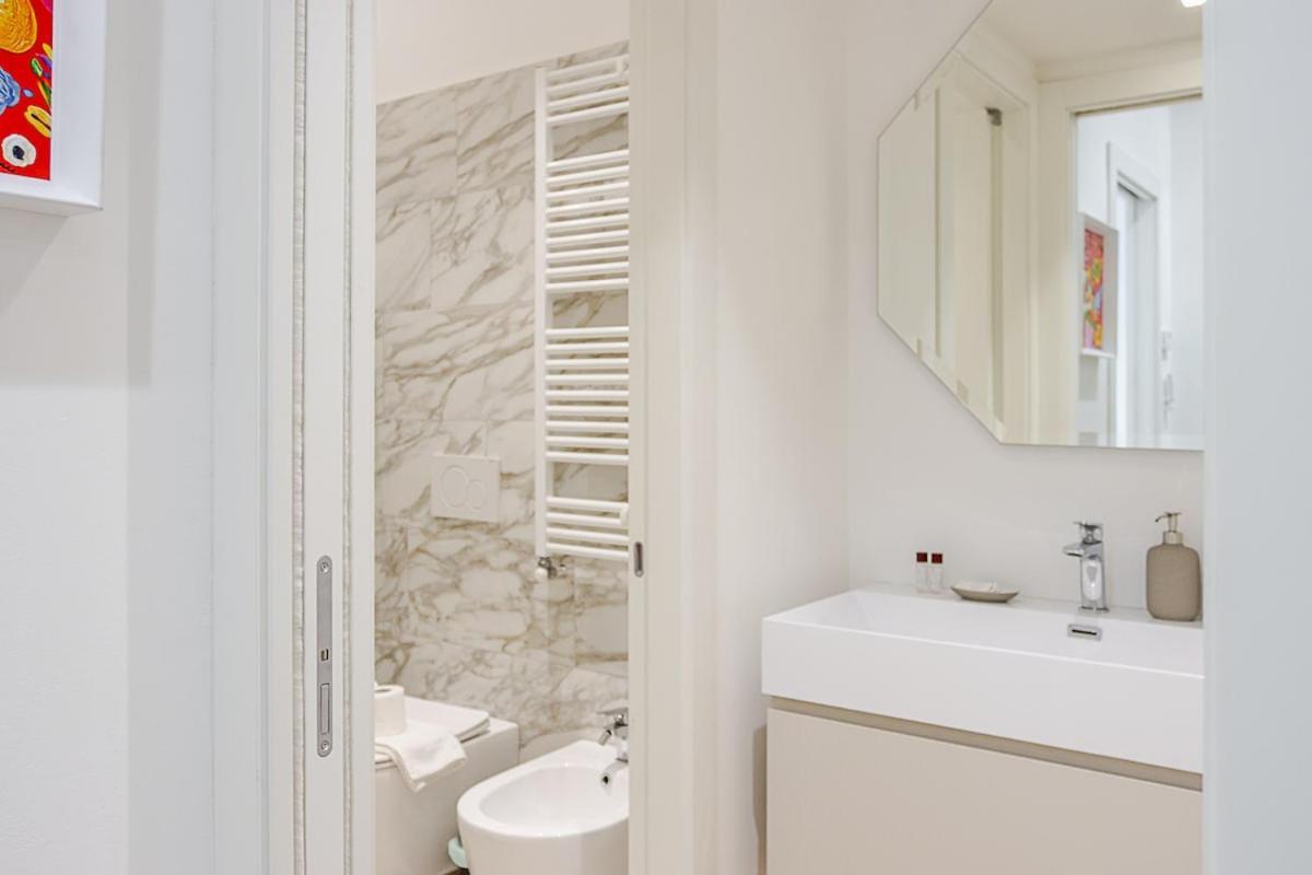 Apartment Art-filled In Centro Milan