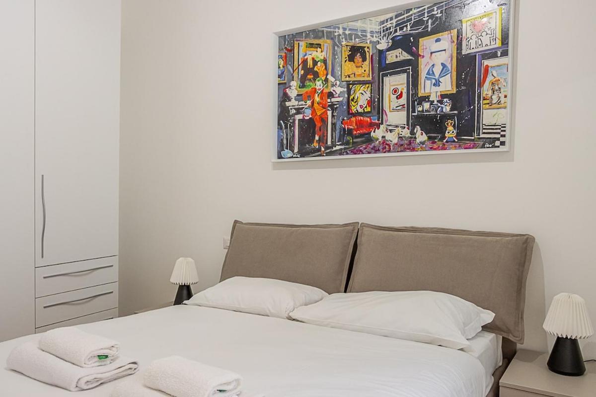Art-filled In Centro Milan