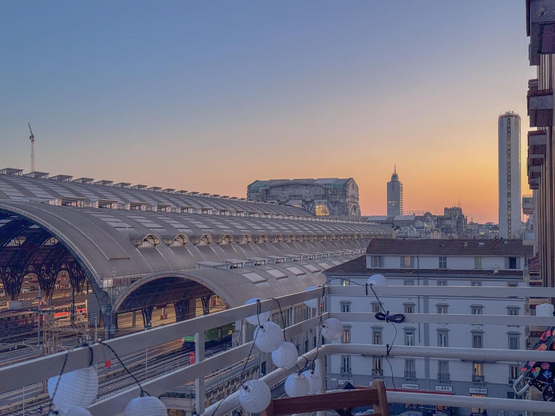 Spacious With Romantic Balcony And 2 Bathrooms Apartment Milan