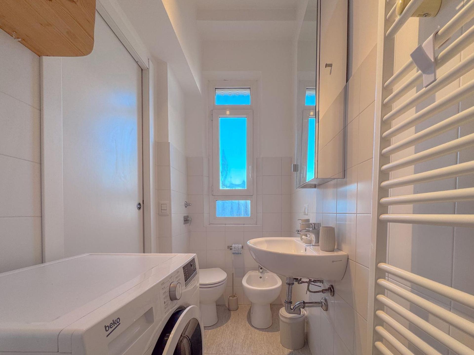 Spacious With Romantic Balcony And 2 Bathrooms * Milan