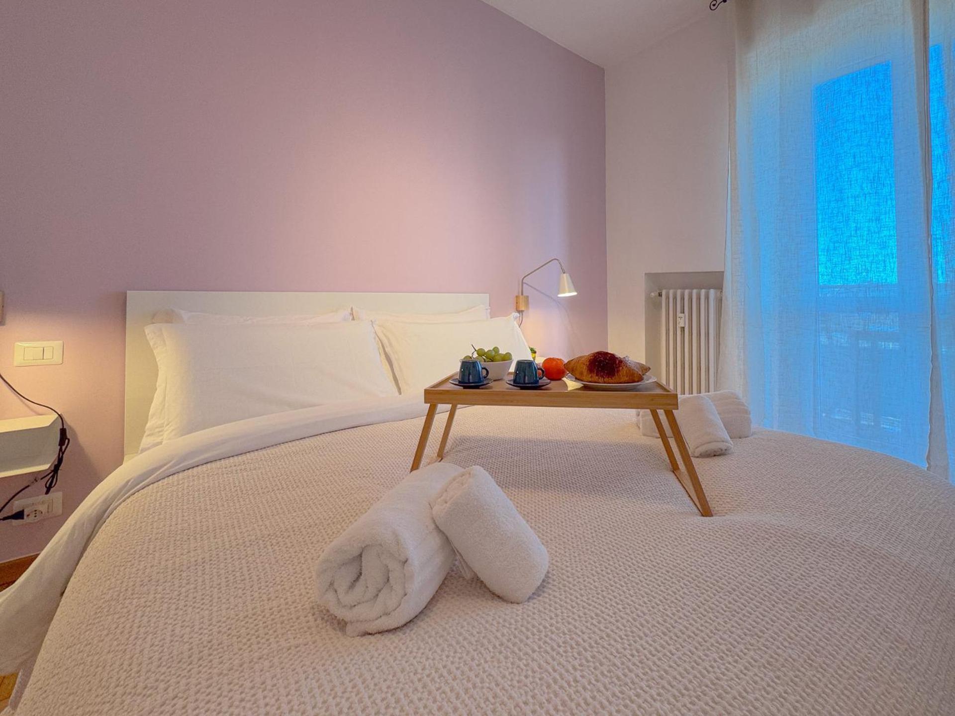 Spacious With Romantic Balcony And 2 Bathrooms Milan