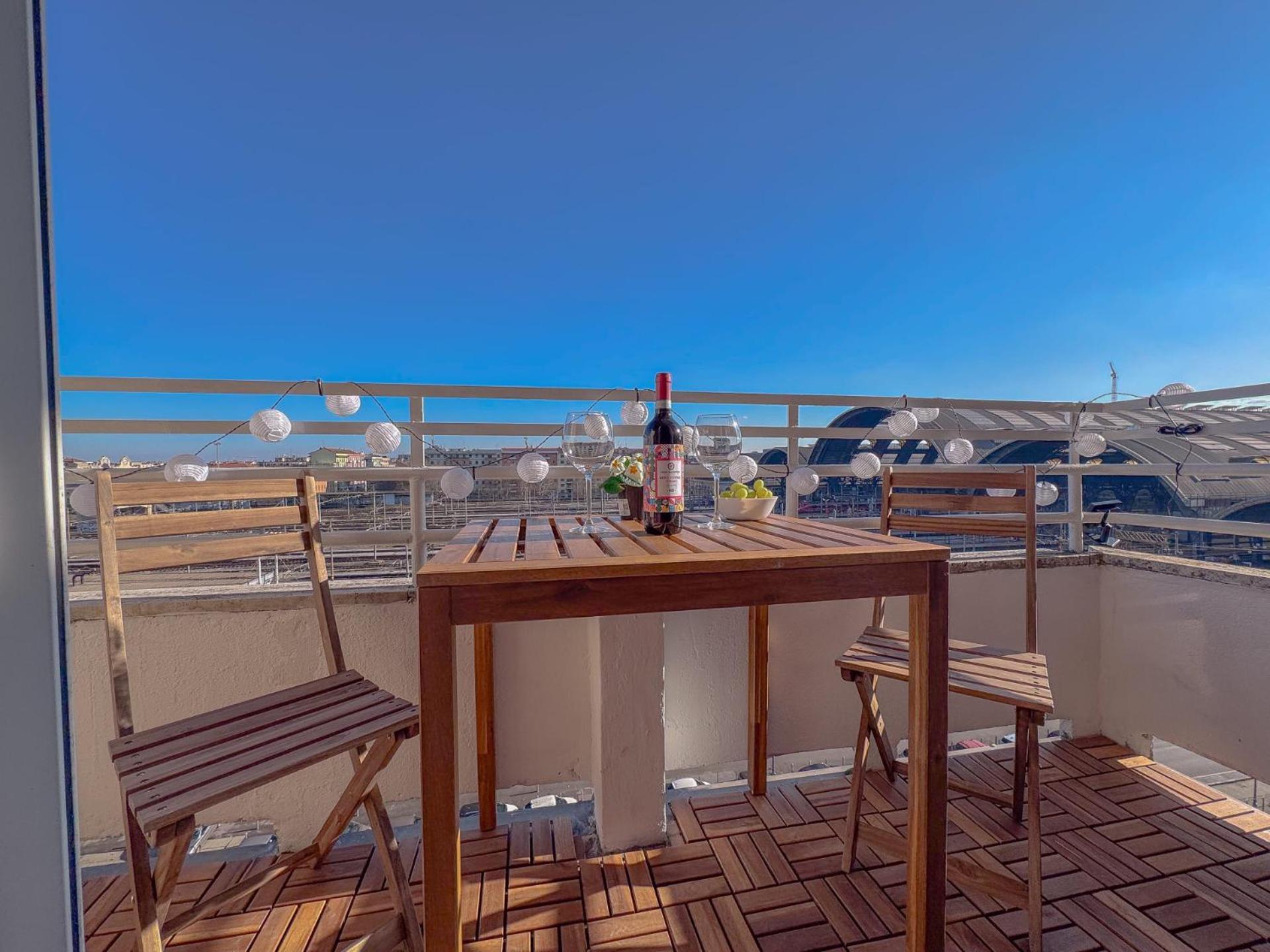 Spacious With Romantic Balcony And 2 Bathrooms Milan