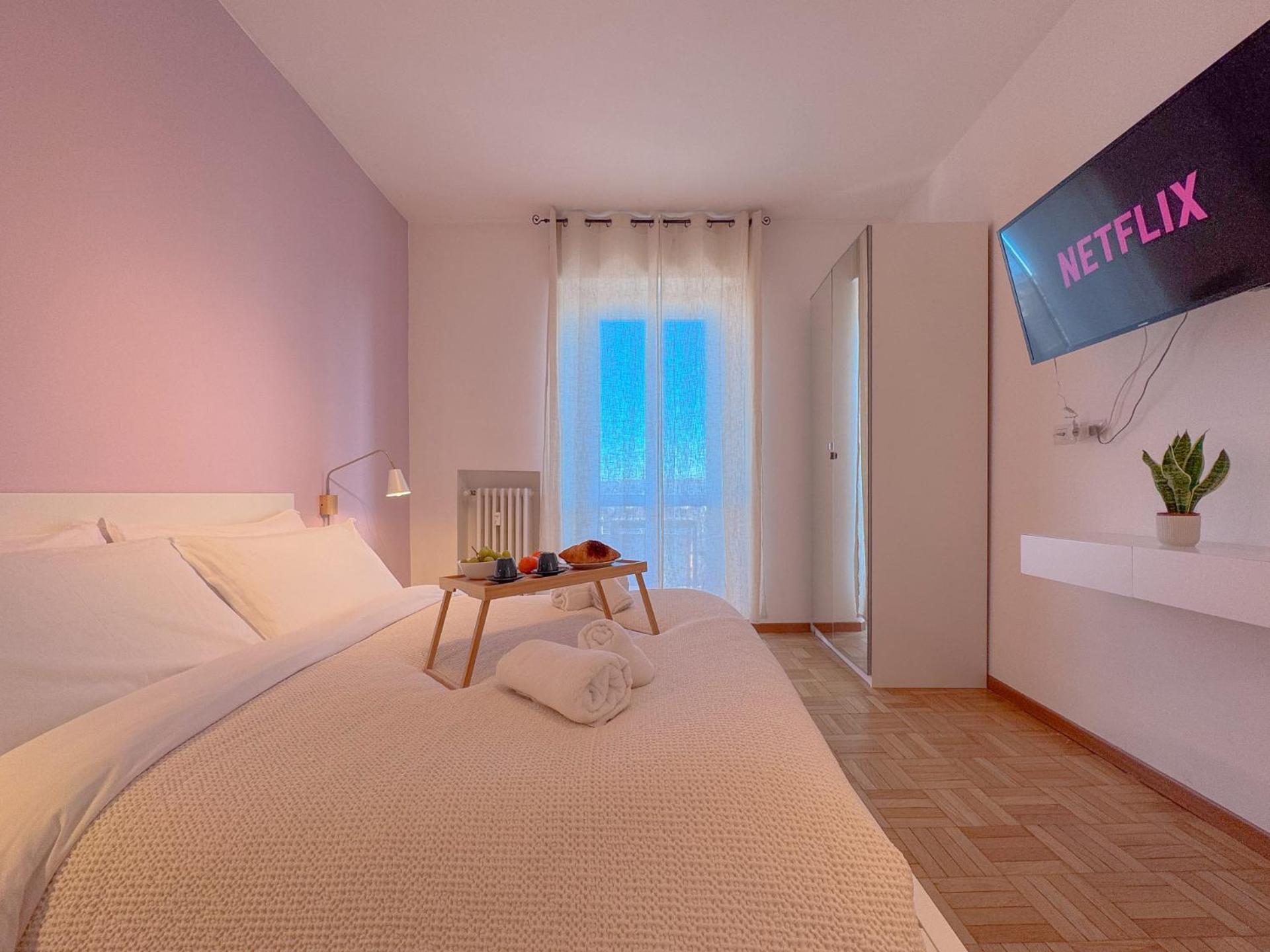 Spacious With Romantic Balcony And 2 Bathrooms Milan