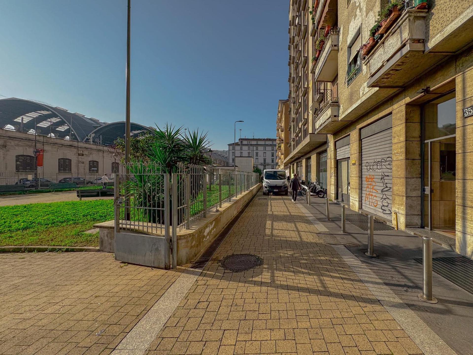 Spacious With Romantic Balcony And 2 Bathrooms Apartment Milan