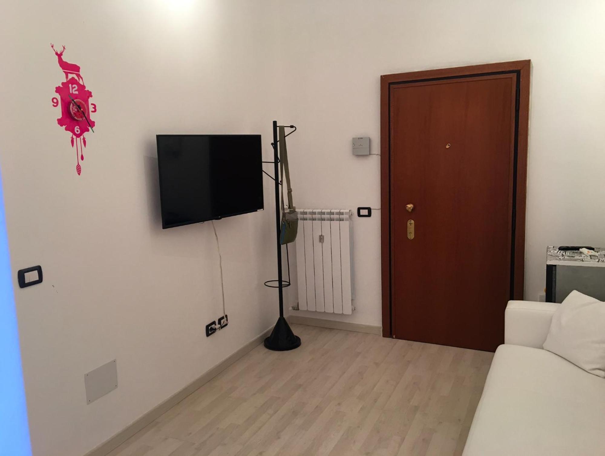 Very Modern And Nice In Close To The Red Metro