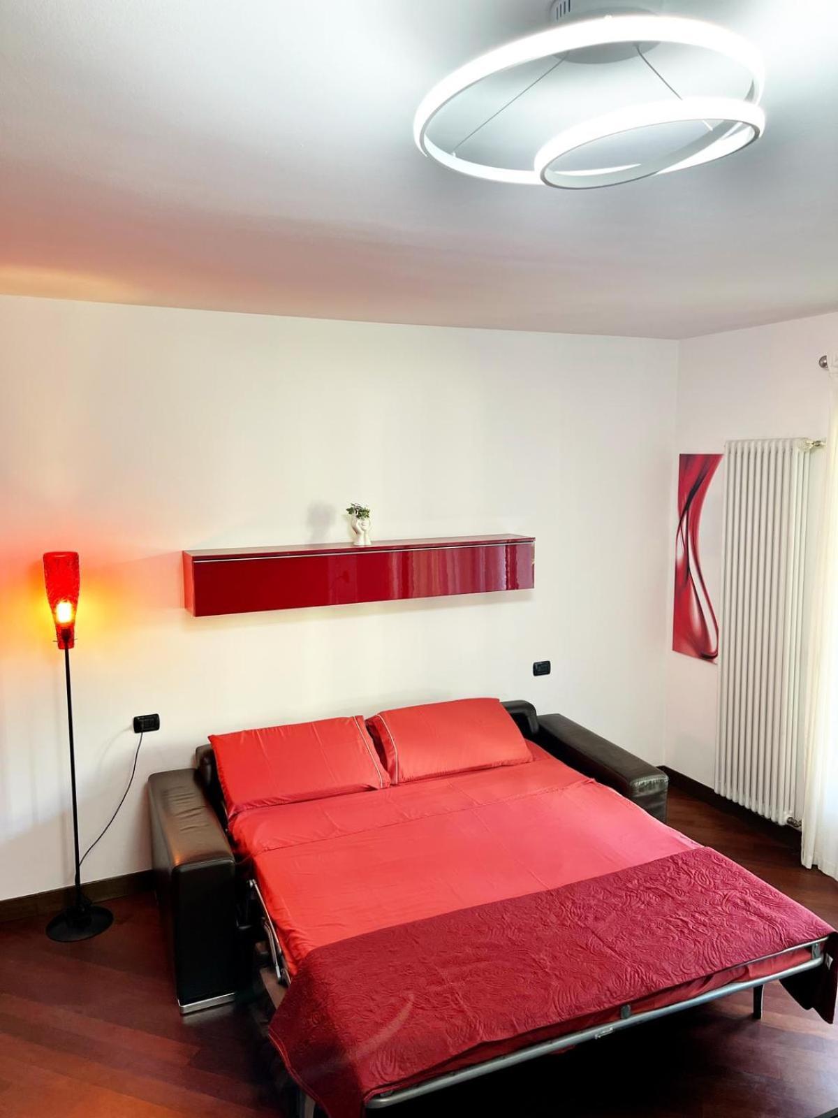 Laura S Garden - Romantic Place And Private Parking Milan