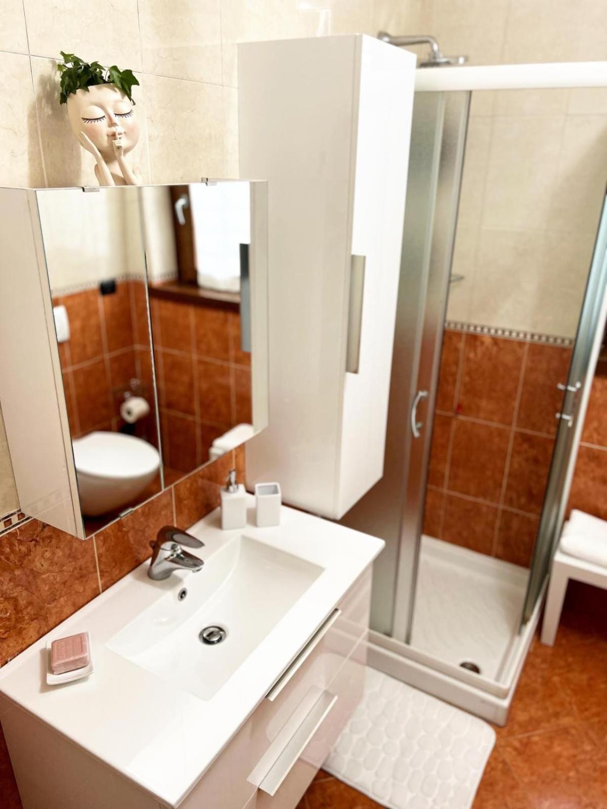 Apartment Laura S Garden - Romantic Place And Private Parking
