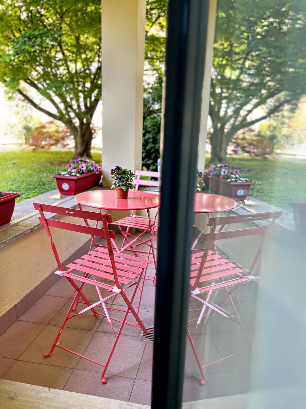 Laura S Garden - Romantic Place And Private Parking Apartment Milan