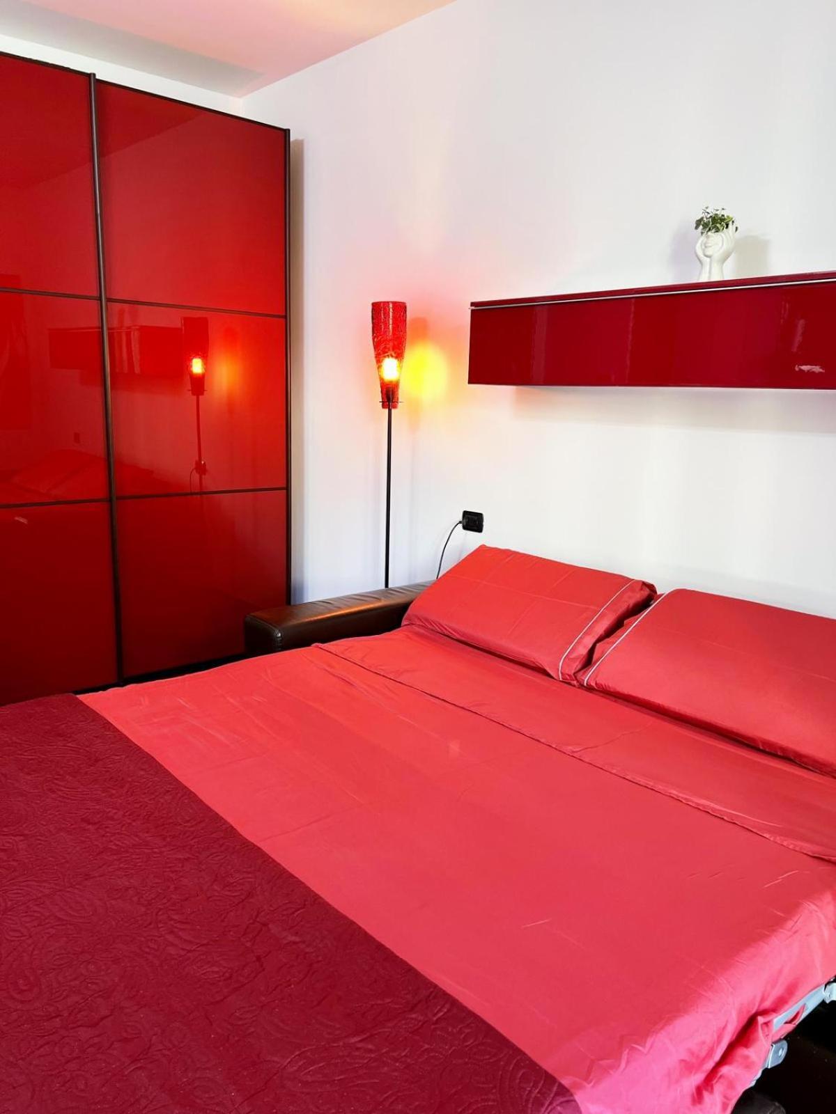 Apartment Laura S Garden - Romantic Place And Private Parking Milan