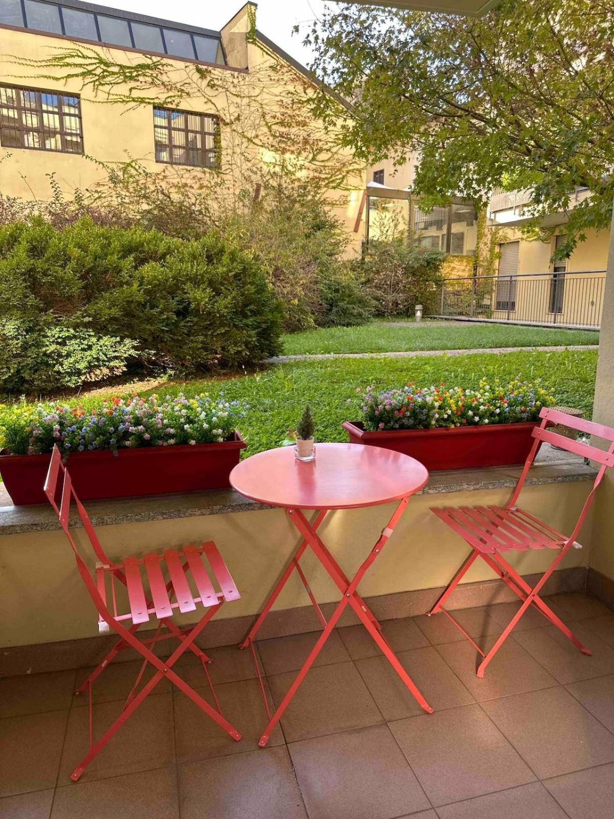 Apartment Laura S Garden - Romantic Place And Private Parking Milan