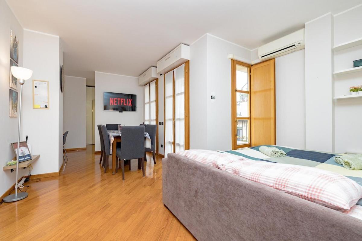 Cozy And Lovely - Center Apartment *