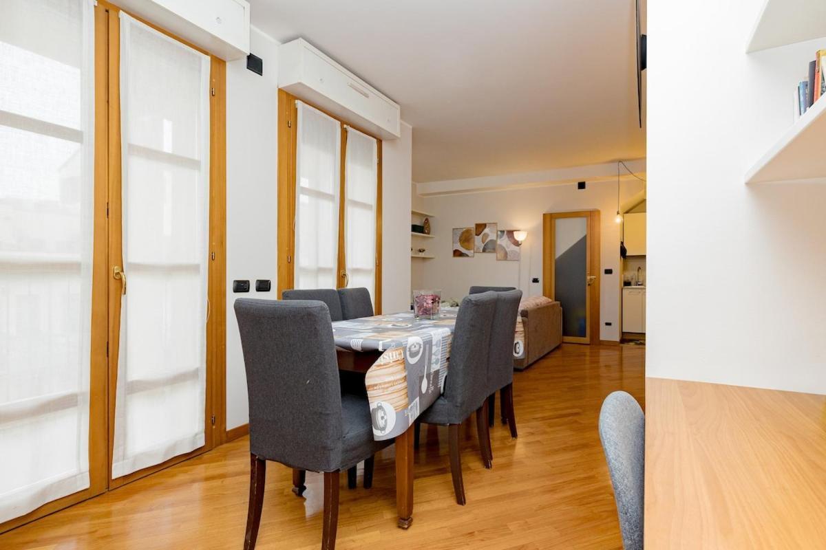 Cozy And Lovely - Center Apartment