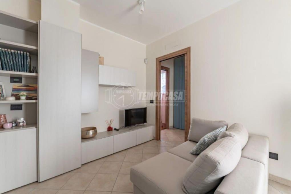 Bright And Lovely Close To The Centre Apartment