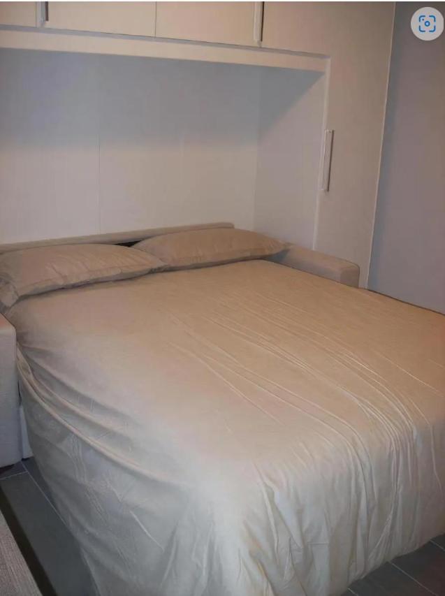 Apartment Grazioso Monolocale In Via Calzecchi Milan