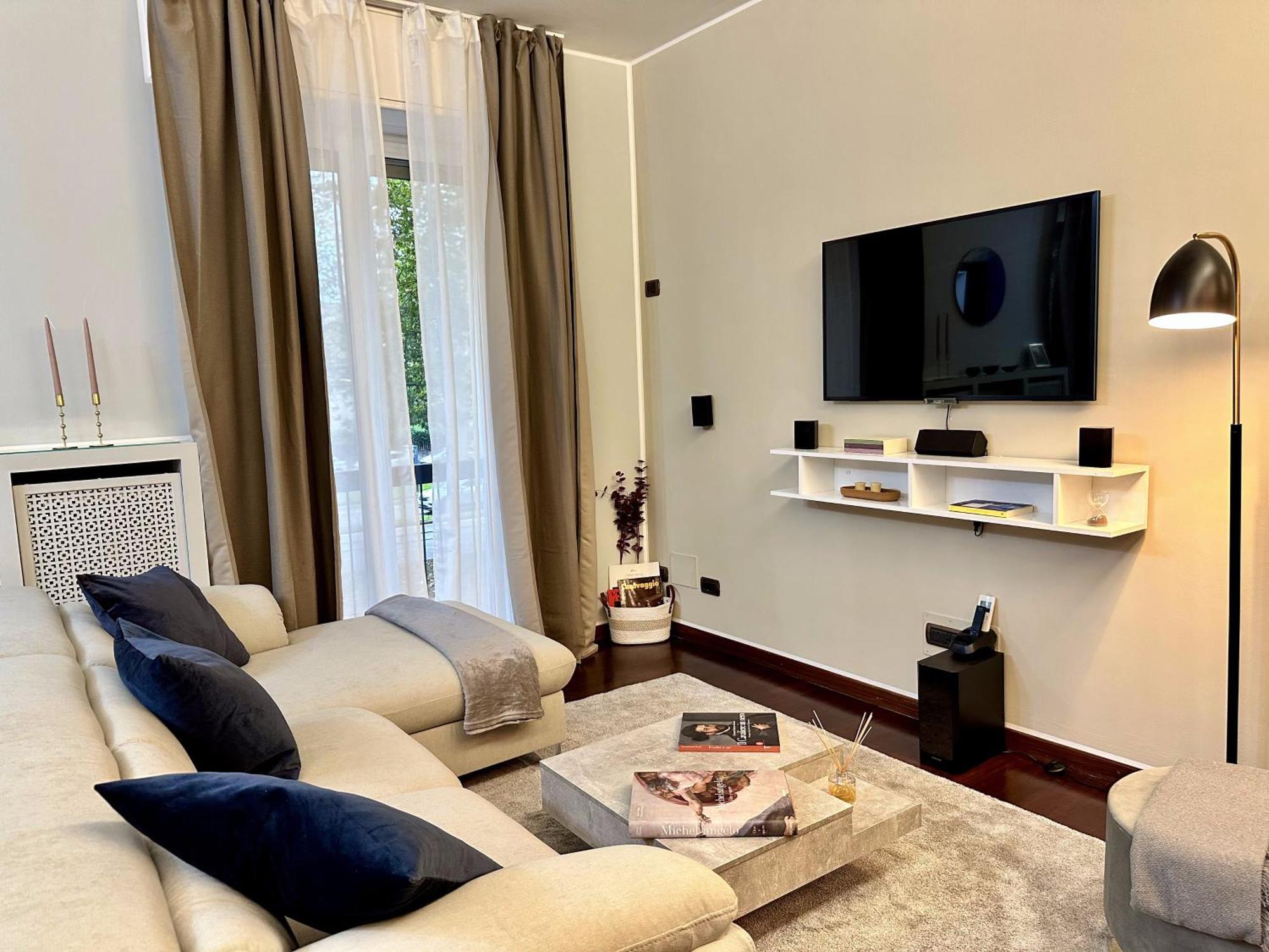 Deluxe Multispace With Terrace Apartment