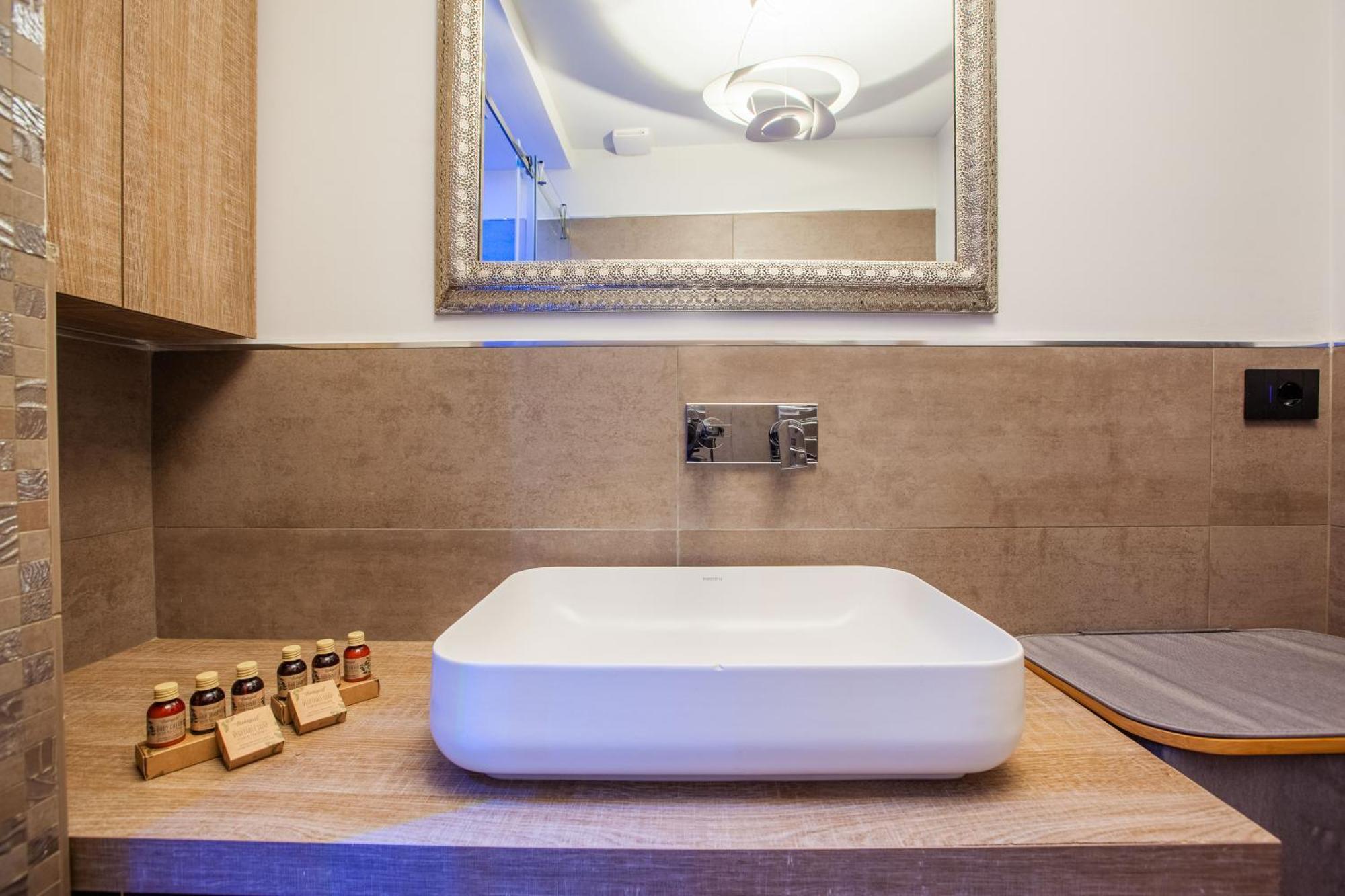 Boutique Con Cortile-design&fashion District Apartment *