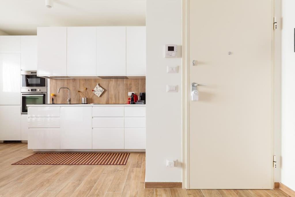 Lambrate Charming Vicino A Aeroporto Linate Metro4 E Ospedale San Raffaele Apartment