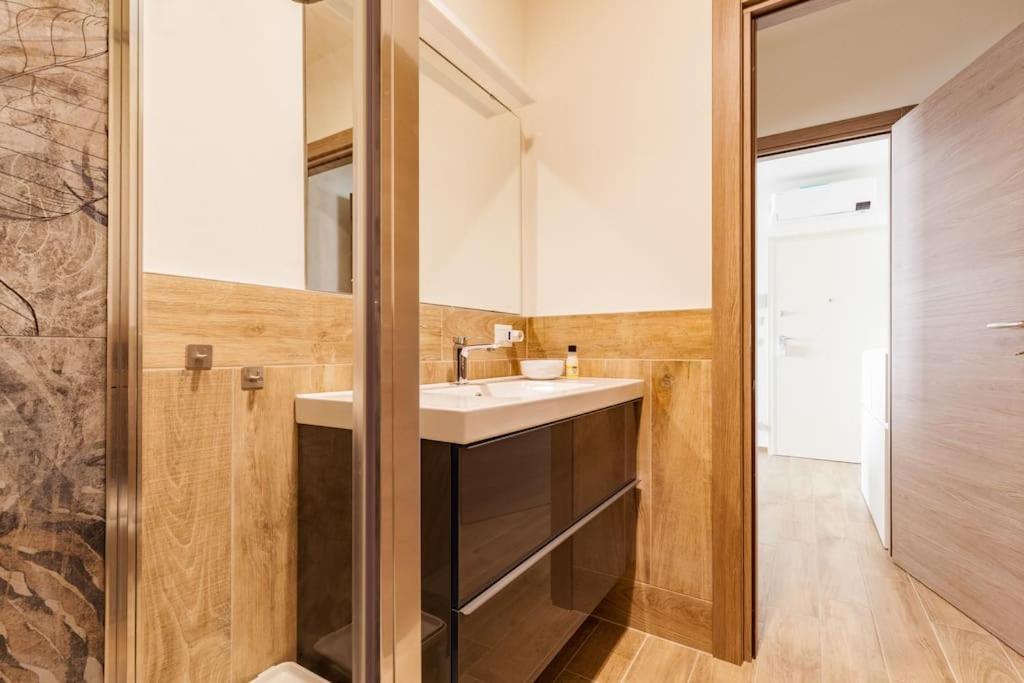 Lambrate Charming Vicino A Aeroporto Linate Metro4 E Ospedale San Raffaele Apartment *