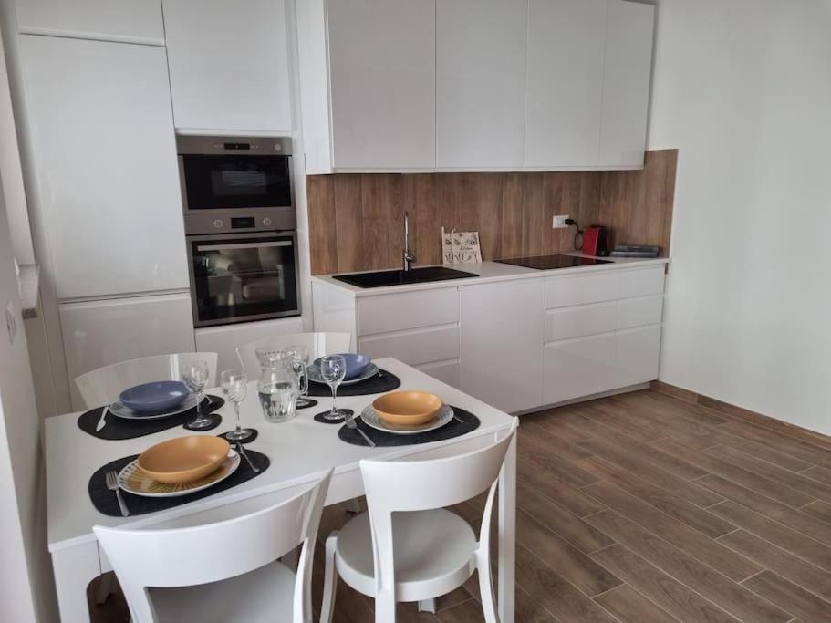 Apartment Lambrate Charming Vicino A Aeroporto Linate Metro4 E Ospedale San Raffaele *