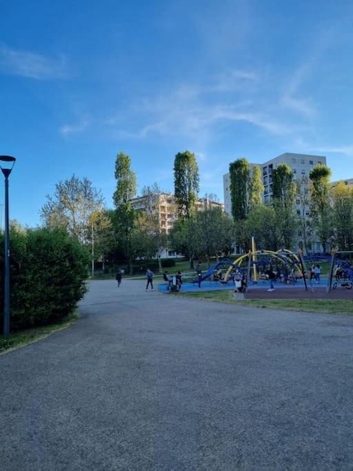 Lambrate Charming Vicino A Aeroporto Linate Metro4 E Ospedale San Raffaele Apartment