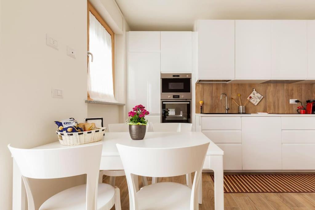 Lambrate Charming Vicino A Aeroporto Linate Metro4 E Ospedale San Raffaele Apartment *