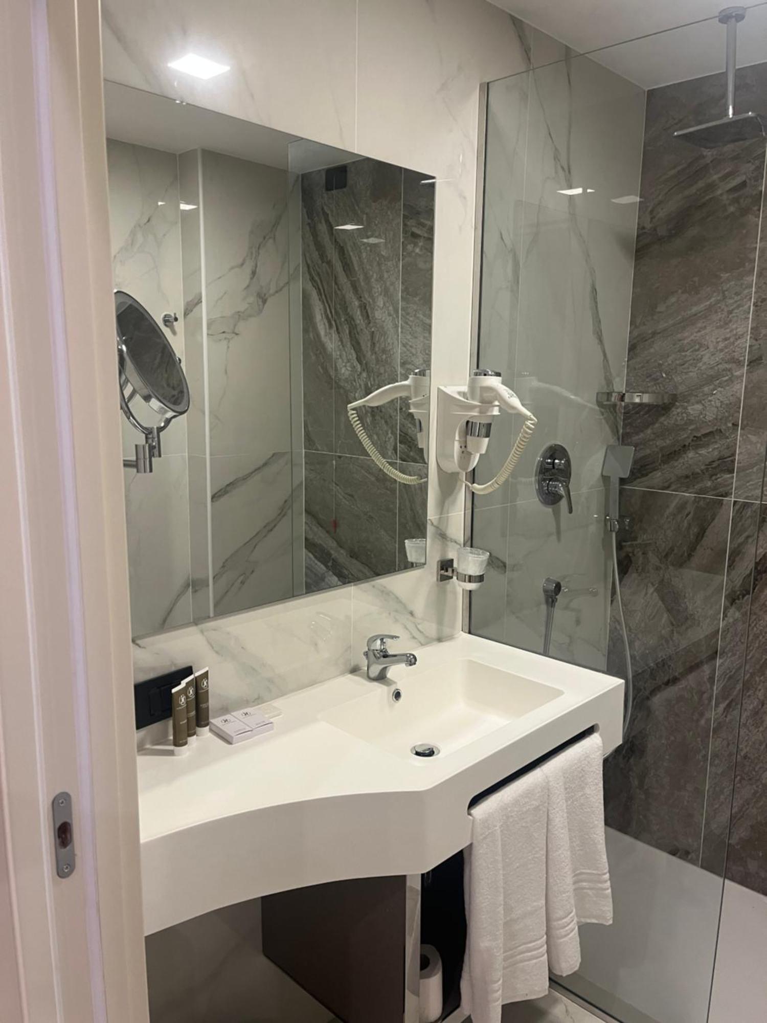 Hotel Jr Bocconi Milan