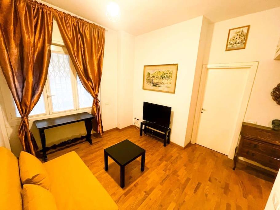 Life - Charming Joie De Vivre Apartment Milan