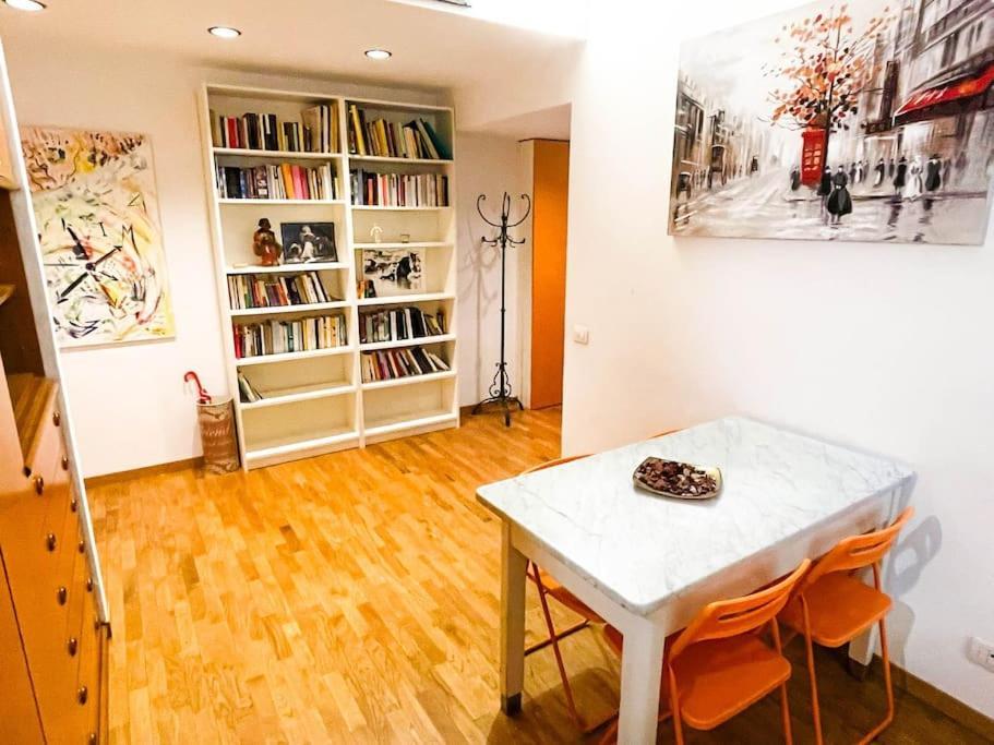 Life - Charming Joie De Vivre Apartment Milan