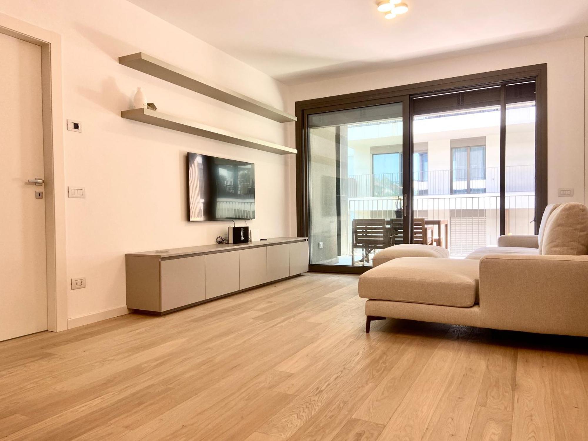 Modern With - Gym And Pool
