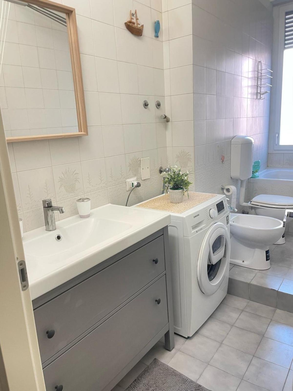 Accogliente E Vicino Al Centro Apartment *