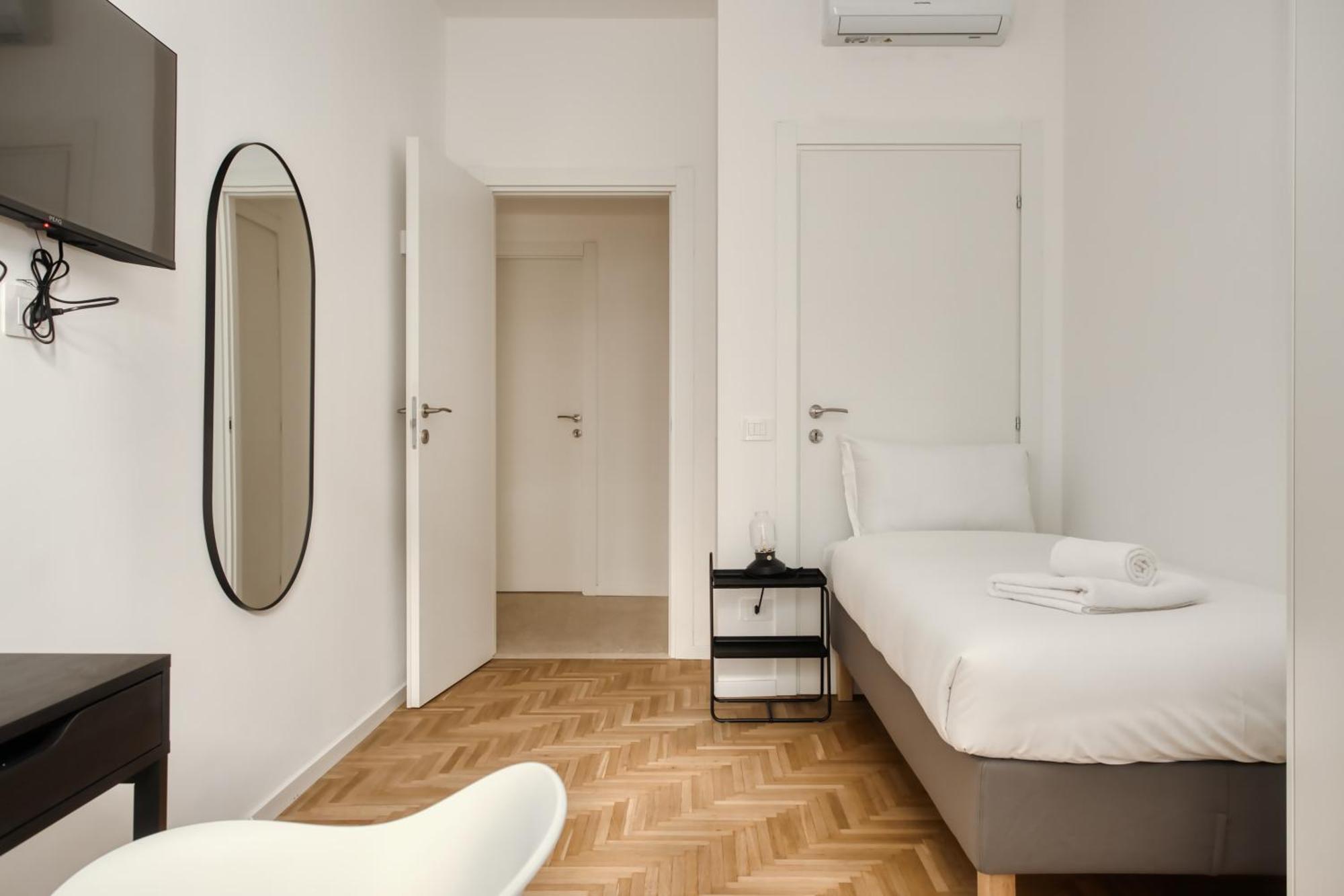 Apartment Joivy Beautiful And Modern With 2 Balconies Milan