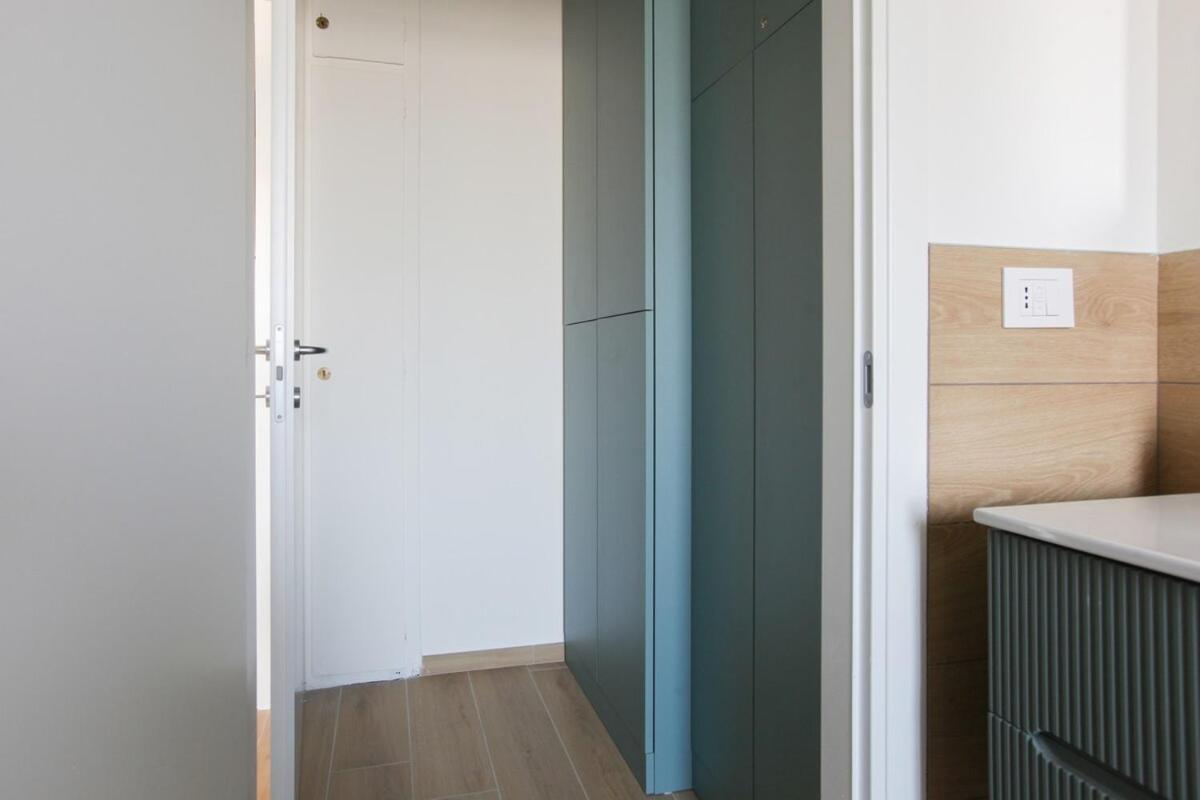 Apartment Elegante A 300 M Dalla Metro Zara Milan