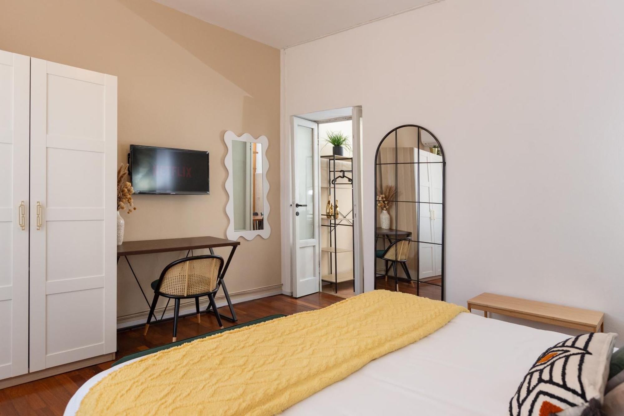 The Floral Haven - Near M3 Apartment Milan