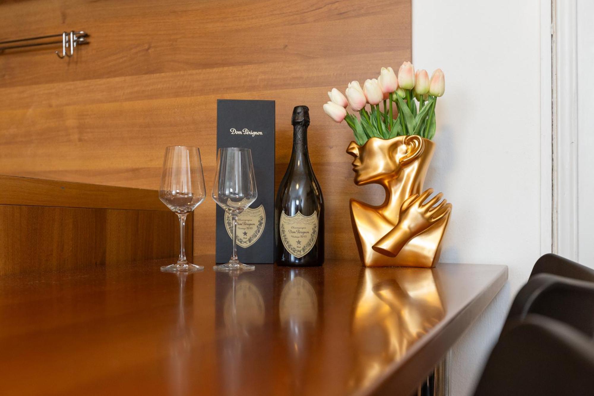 The Floral Haven - Near M3 Appartamento *