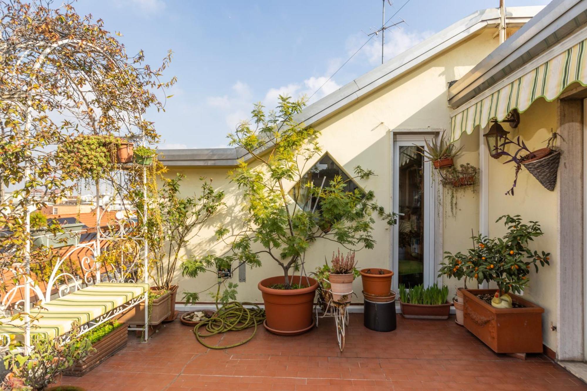 La Design '50s With Botanical Terrace Apartment Milan