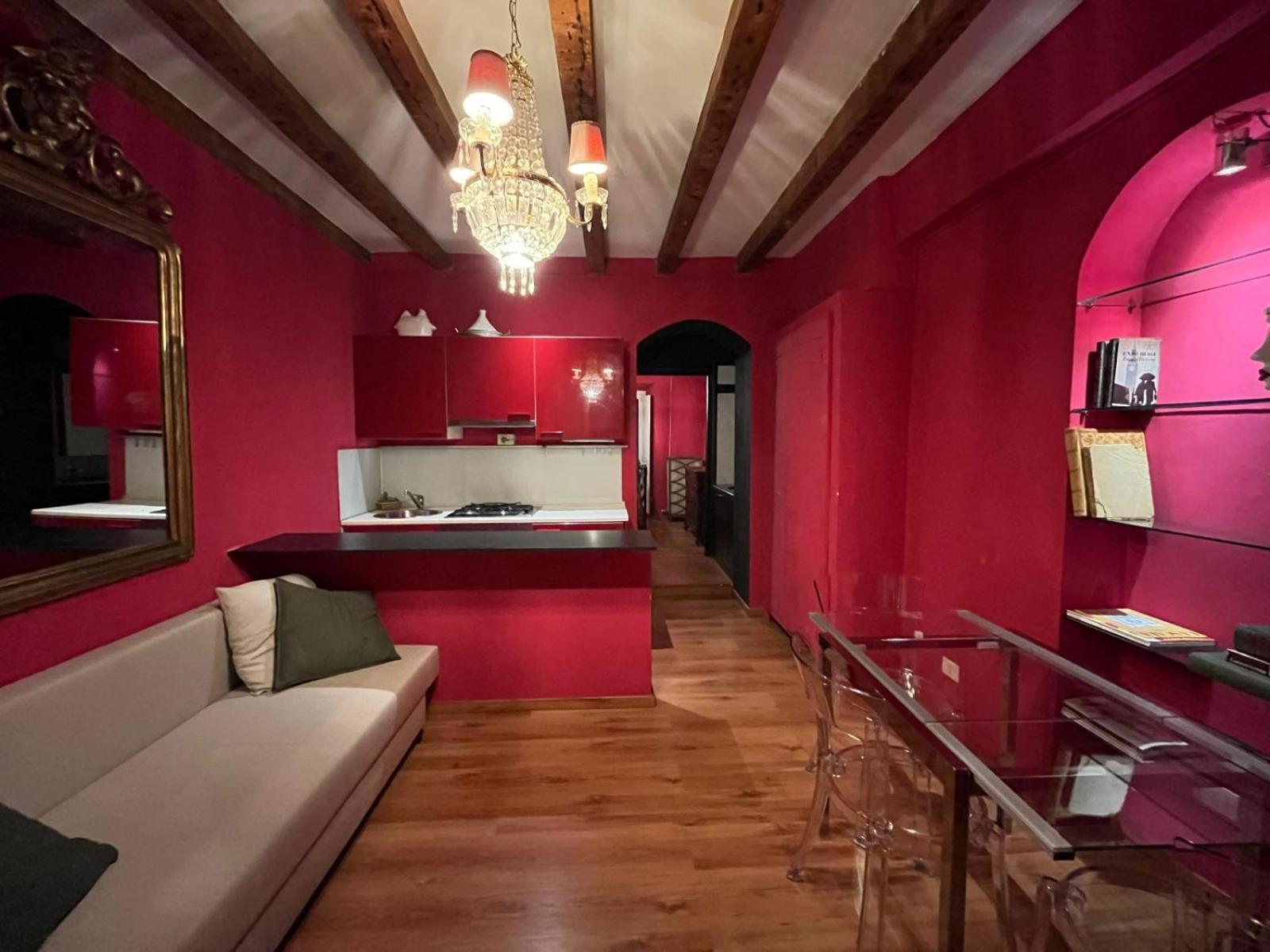La Vie En Rouge - Porta Venezia Apartment