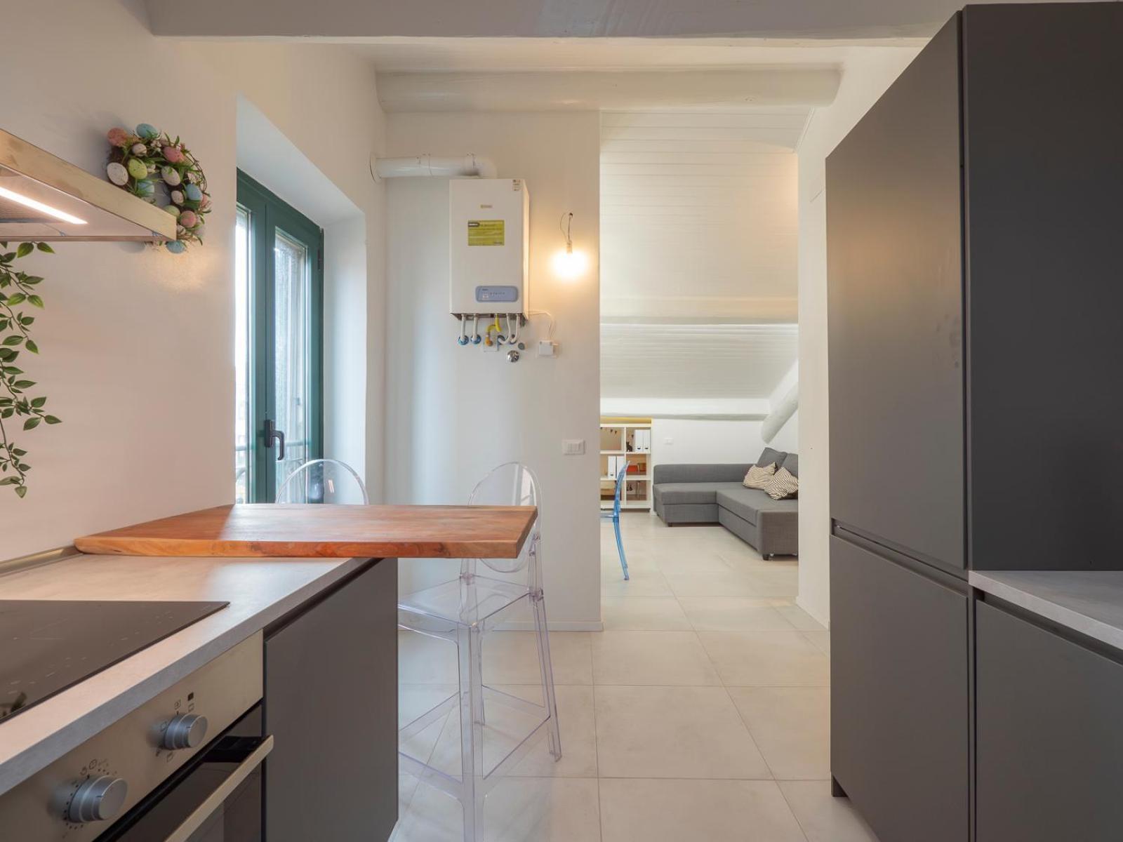 Apartment I Host - Jenner 14 *