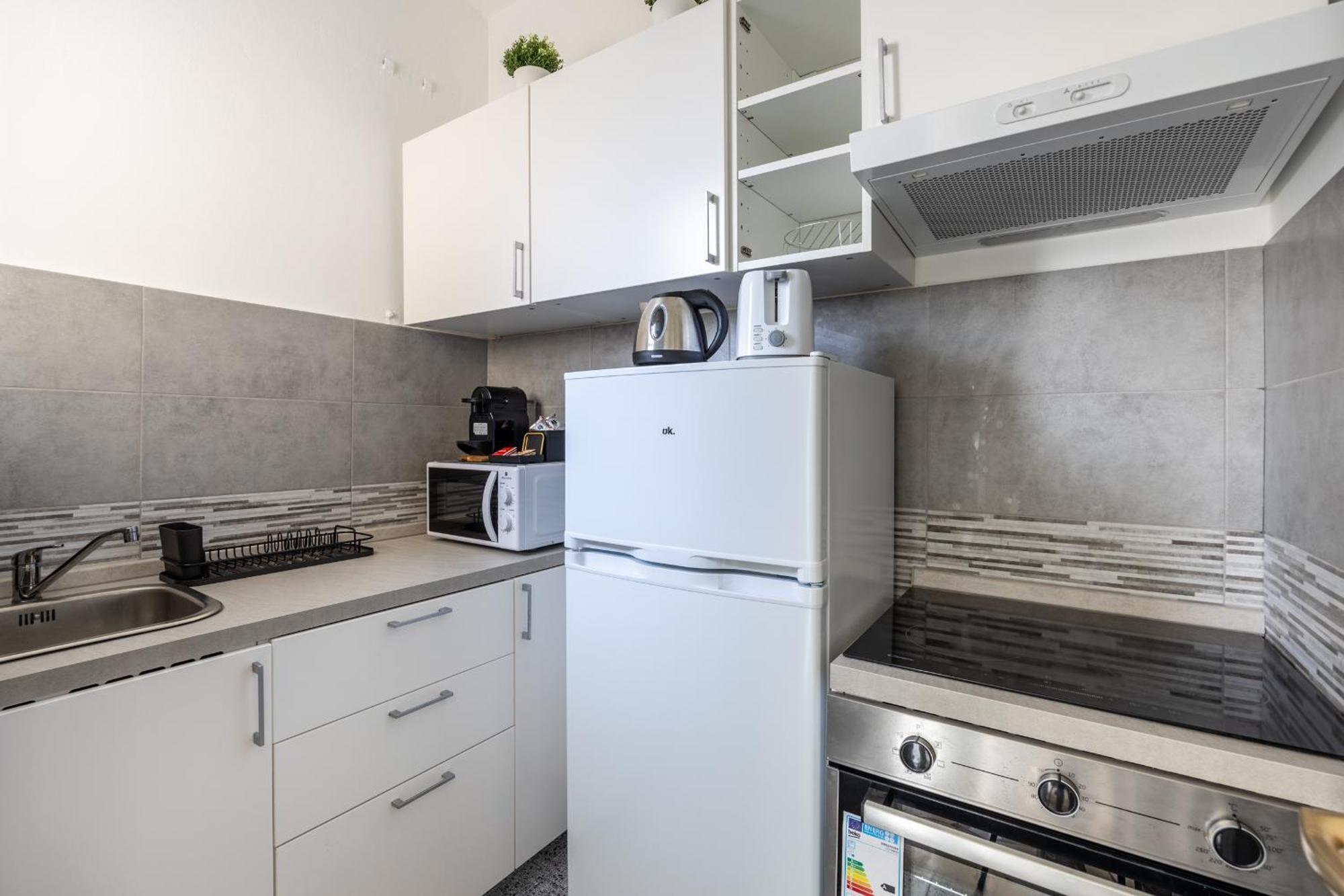 8 Min Dalla Metro Casa Elegante Con Netflix E Wifi Apartment